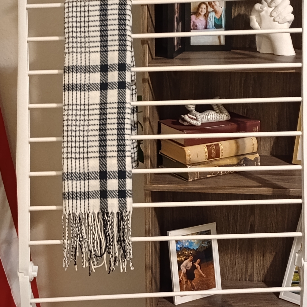 Black & White Scarf. ( Add To A Bundle For 2$)